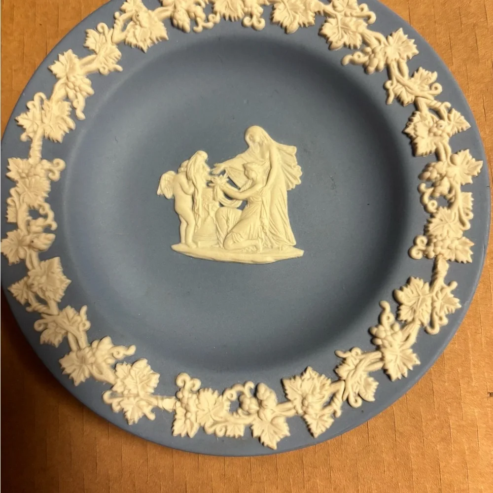 Wedgewood Blue Plate with Cream Floral Design - Picture 1 of 4